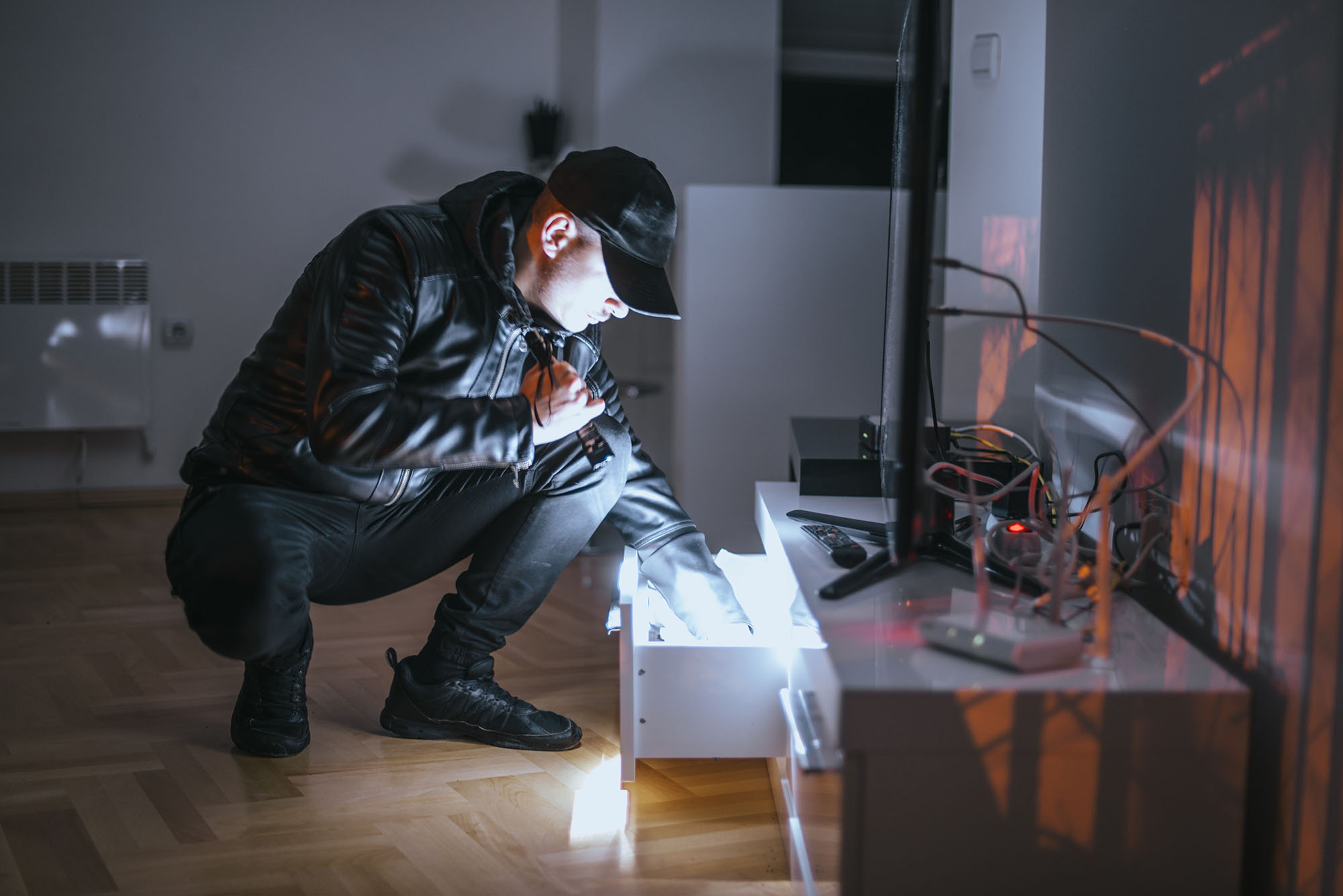 What are the Differences Between Burglary and Robbery in Florida?